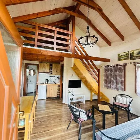 Zrubovy Domcek Zvoncek בית כפרי