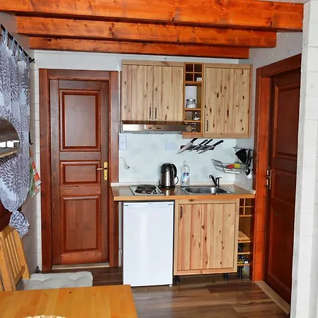 Zrubovy Domcek Zvoncek בית כפרי *